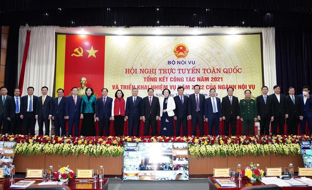 Thủ tướng chỉ cách giải quyết mâu thuẫn chất lượng và số lượng trong quản lý cán bộ, công chức, viên chức ảnh 4