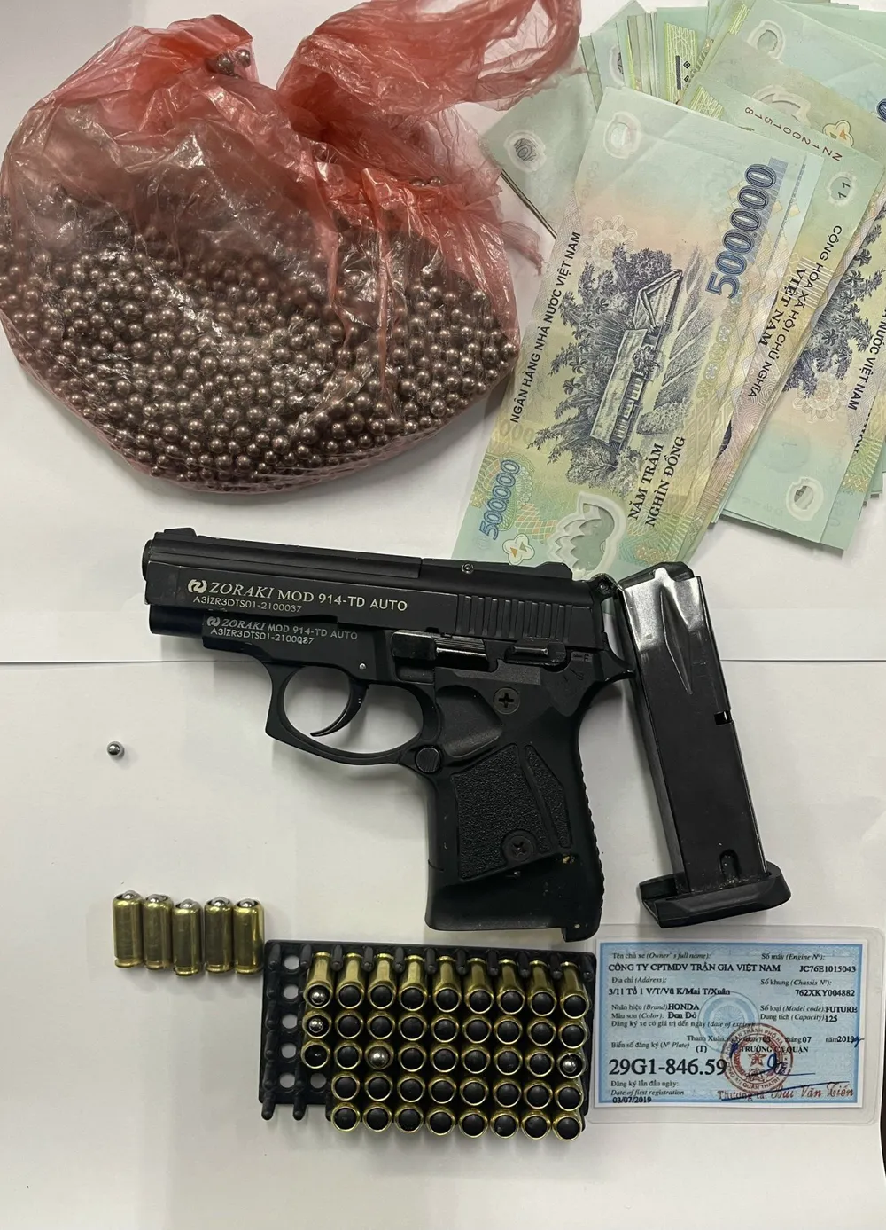 Dùng súng khống chế, cướp hàng trăm triệu đồng của cặp vợ chồng bán hàng online ảnh 2