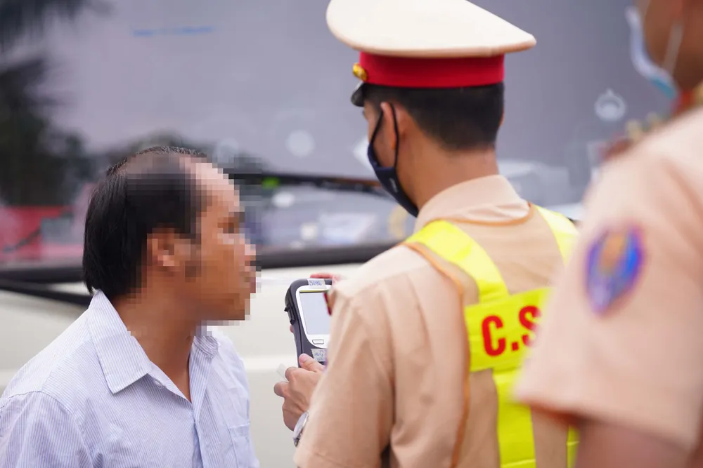 Xử lý hơn 1.600 trường hợp vi phạm nồng độ cồn trong kỳ nghỉ Tết Nguyên đán ảnh 1