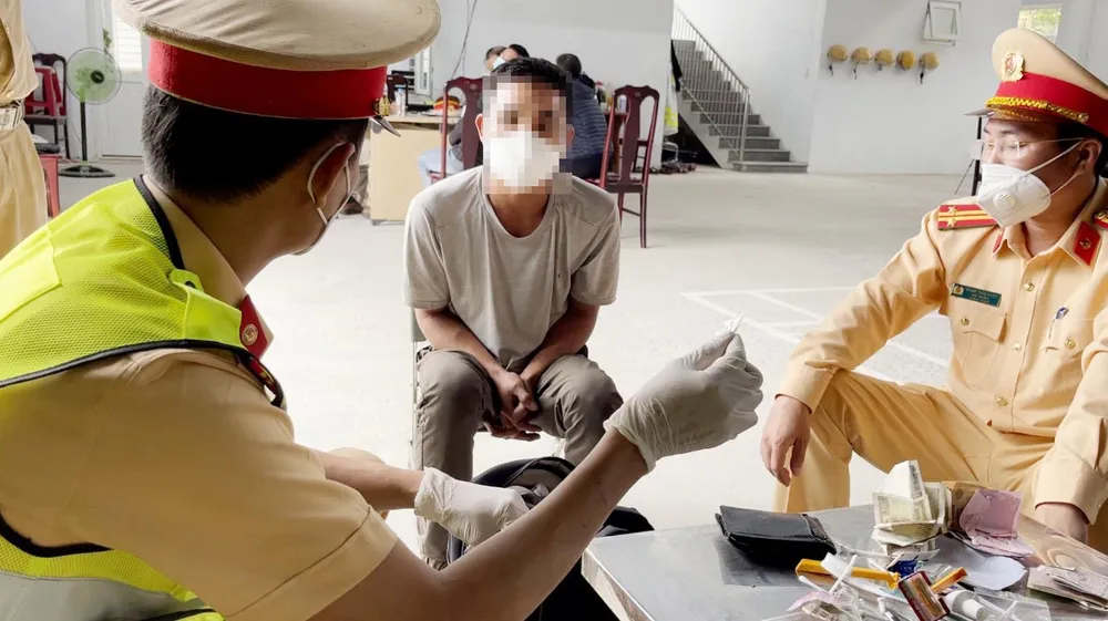 Liên tiếp phát hiện lái xe sử dụng ma túy ảnh 1