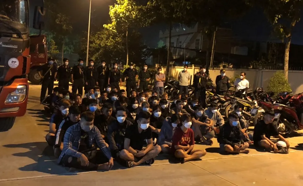 Vây bắt 43 thanh thiếu niên đua xe giữa đêm khuya ảnh 1