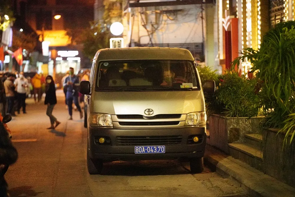 Cảnh khám xét trụ sở Tân Hoàng Minh ảnh 3