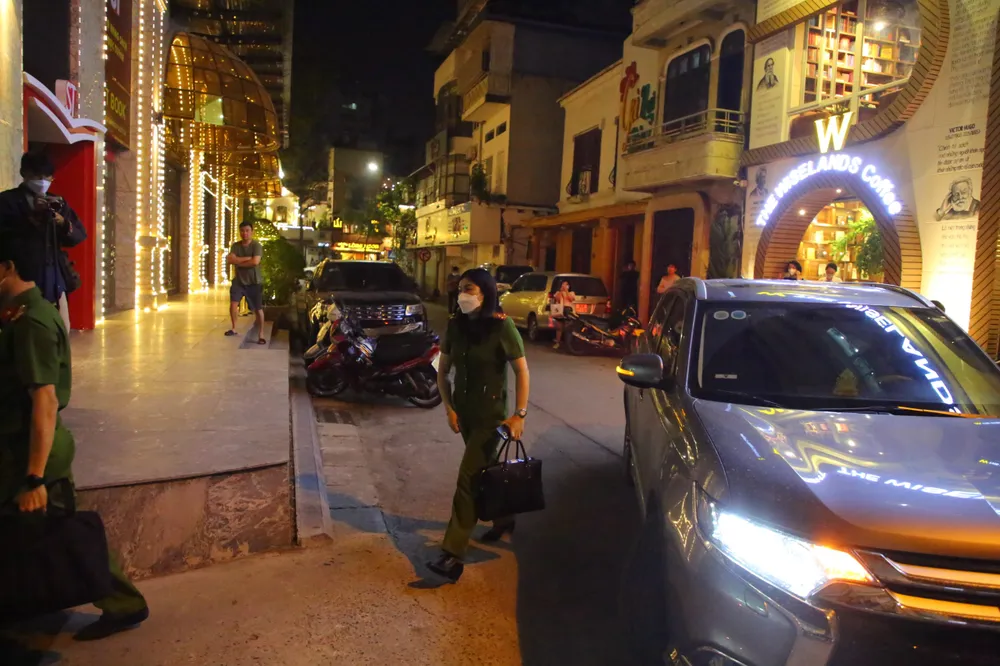 Cảnh khám xét trụ sở Tân Hoàng Minh ảnh 8