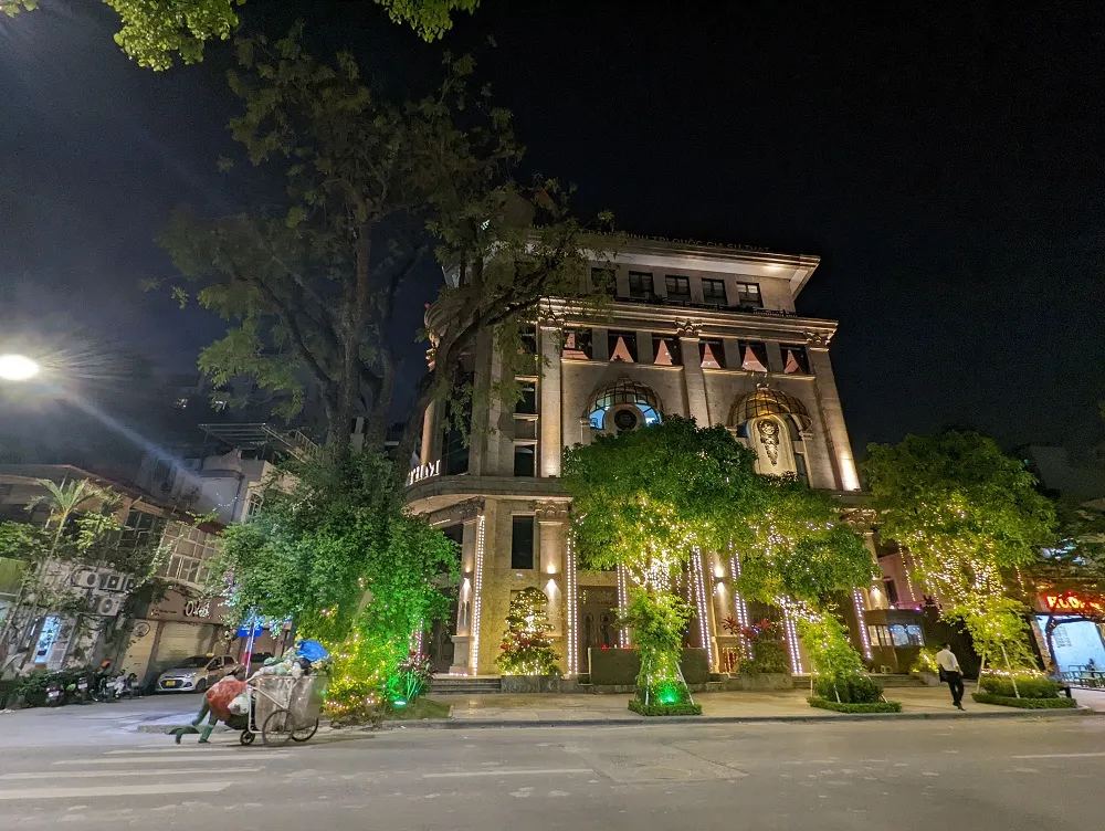 Cảnh khám xét trụ sở Tân Hoàng Minh ảnh 1