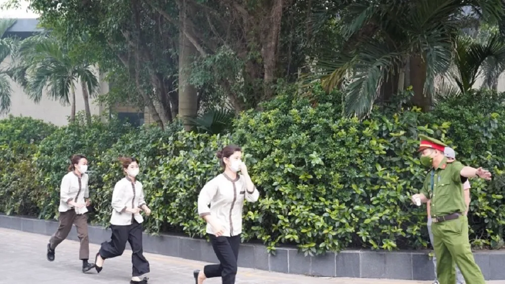 Diễn tập chữa cháy, cứu nạn cứu hộ bảo đảm an toàn cho SEA Games 31 ảnh 1