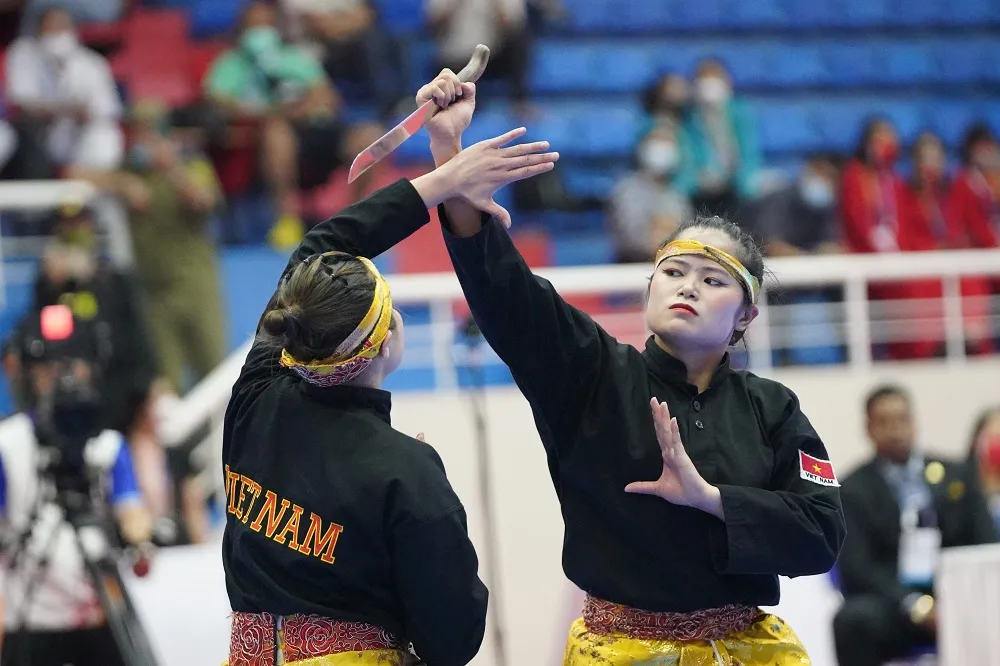 Nức lòng tấm huy chương vàng đồng đội nữ Pencak Silat của Việt Nam ảnh 13