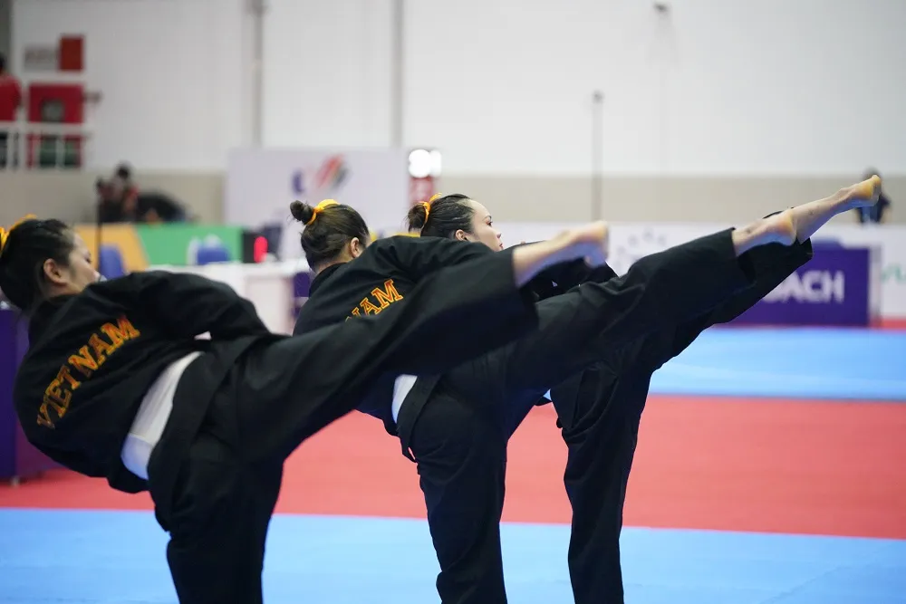 Nức lòng tấm huy chương vàng đồng đội nữ Pencak Silat của Việt Nam ảnh 7