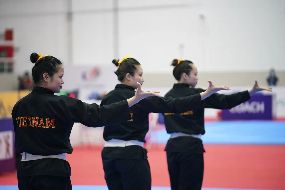 Nức lòng tấm huy chương vàng đồng đội nữ Pencak Silat của Việt Nam ảnh 8