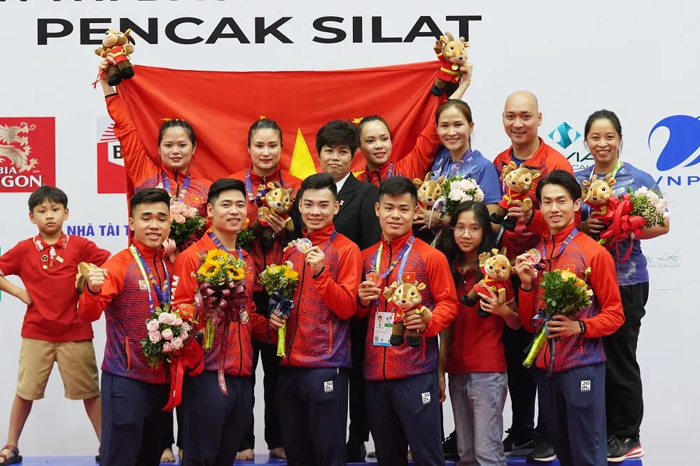 Nức lòng tấm huy chương vàng đồng đội nữ Pencak Silat của Việt Nam ảnh 2