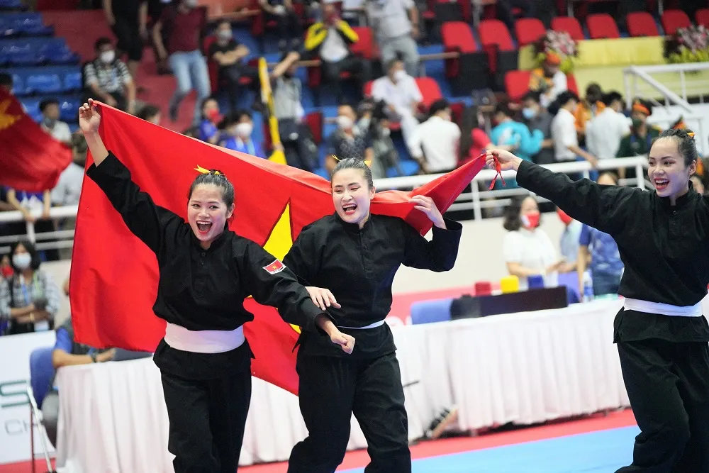 Nức lòng tấm huy chương vàng đồng đội nữ Pencak Silat của Việt Nam ảnh 5
