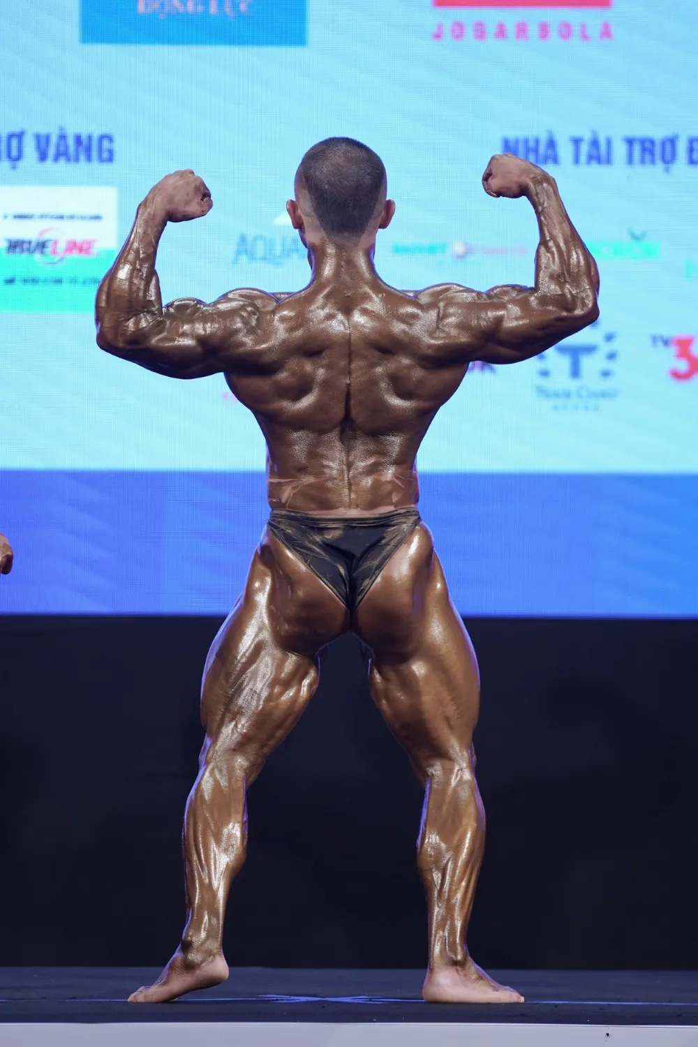 Thân hình cuồn cuộn của lực sĩ Trần Hoàng Duy Thuận vừa giành huy chương vàng ảnh 11