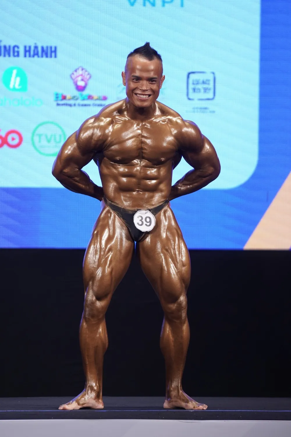 Thân hình cuồn cuộn của lực sĩ Trần Hoàng Duy Thuận vừa giành huy chương vàng ảnh 2