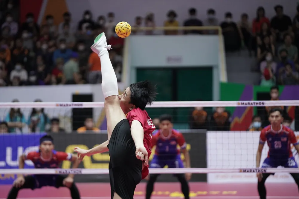 Nhưng pha đá cầu quá đầu ấn tượng của môn Cầu mây ảnh 10