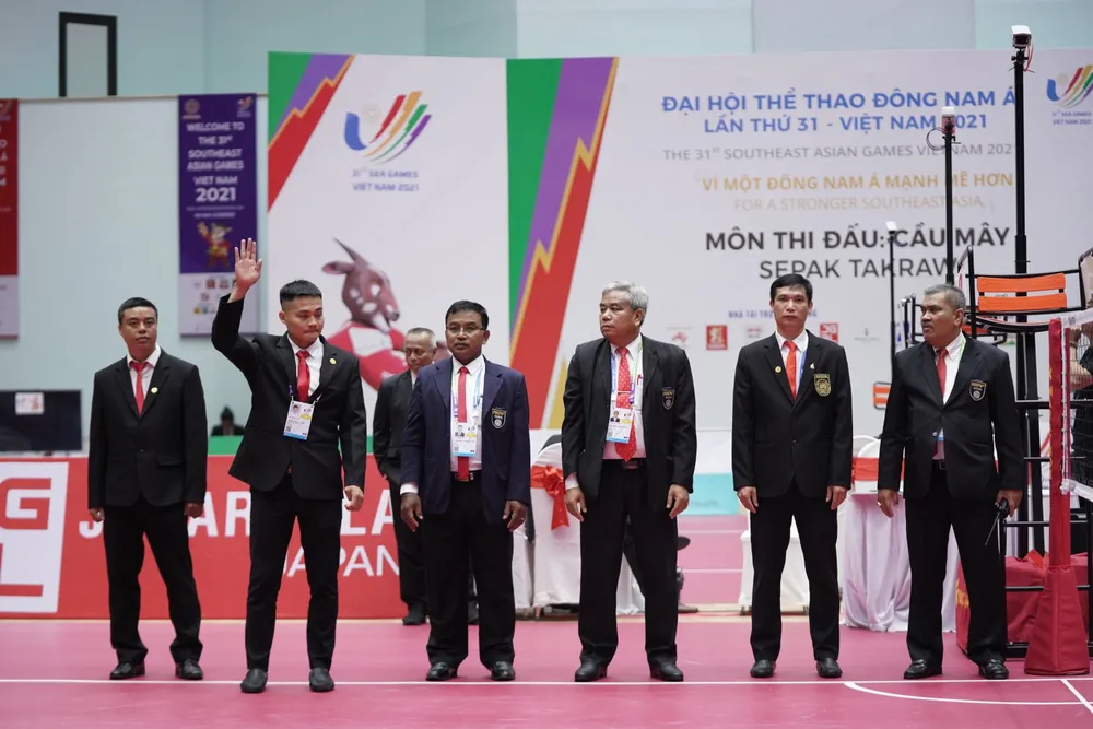 Nhưng pha đá cầu quá đầu ấn tượng của môn Cầu mây ảnh 2