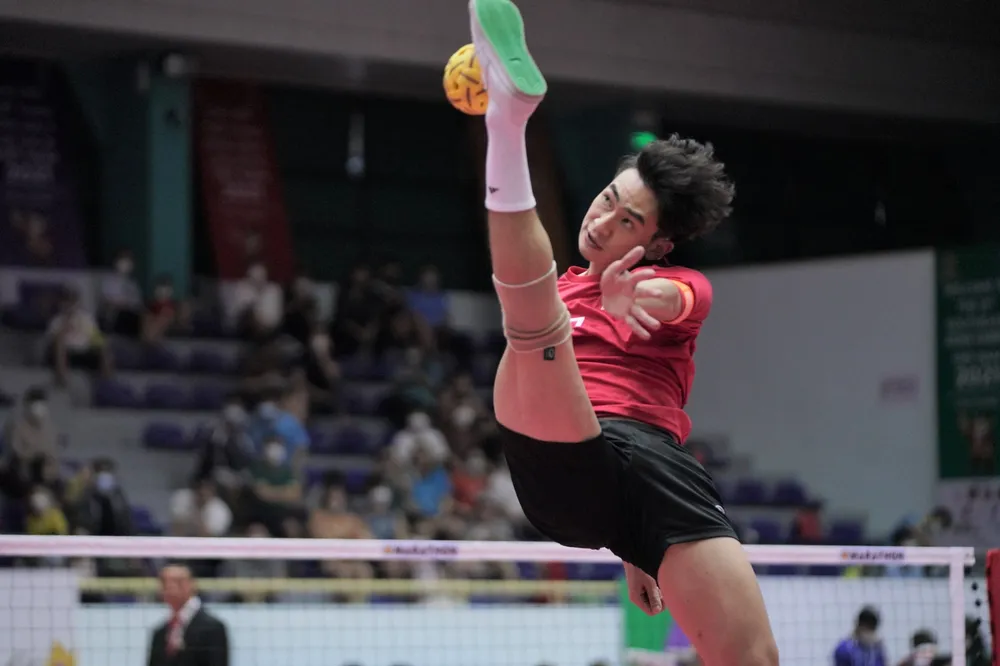 Nhưng pha đá cầu quá đầu ấn tượng của môn Cầu mây ảnh 12