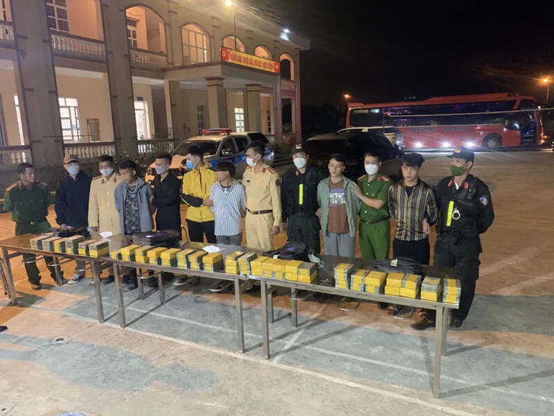 Bắt giữ 4 đối tượng vận chuyển 115 bánh heroin ảnh 1