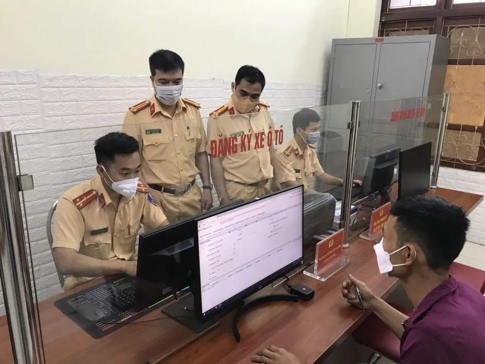 Từ 21-5, người dân đăng ký xe máy, xe ô tô tại cấp xã, phường và huyện, quận ảnh 4