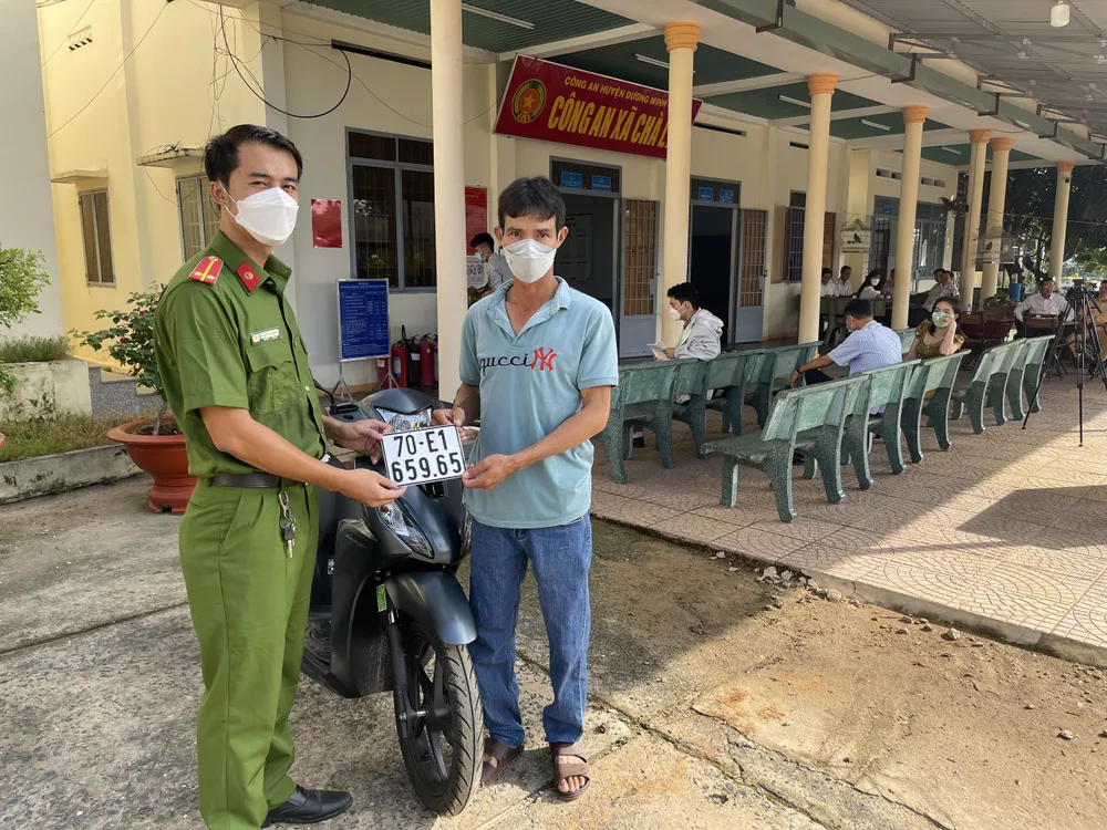 Từ 21-5, người dân đăng ký xe máy, xe ô tô tại cấp xã, phường và huyện, quận ảnh 5