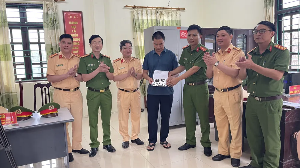 Từ 21-5, người dân đăng ký xe máy, xe ô tô tại cấp xã, phường và huyện, quận ảnh 8