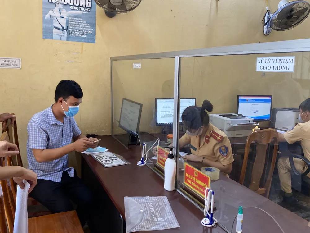 Từ 21-5, người dân đăng ký xe máy, xe ô tô tại cấp xã, phường và huyện, quận ảnh 9