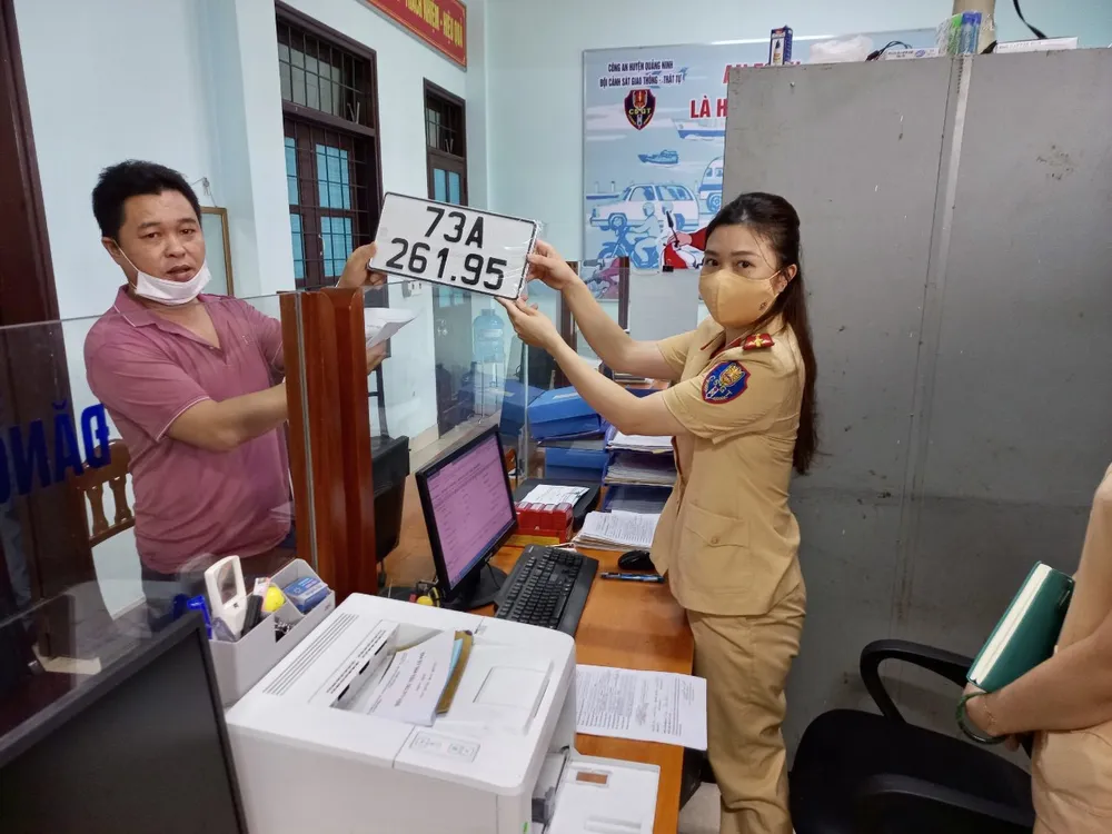 Từ 21-5, người dân đăng ký xe máy, xe ô tô tại cấp xã, phường và huyện, quận ảnh 7