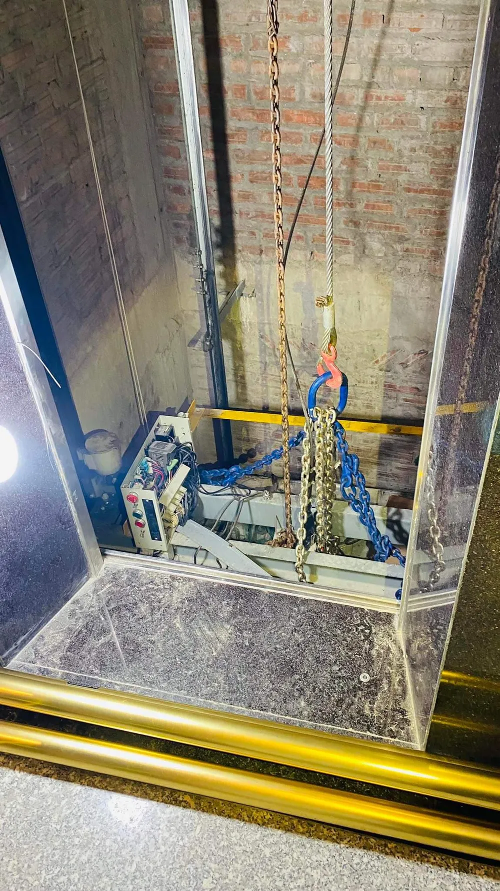 Hà Nội: Rơi thang máy, 2 người tử vong ảnh 2