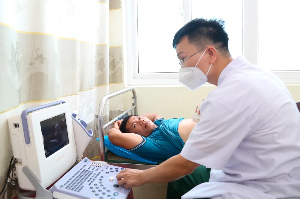 Thăm, khám sức khỏe cho gần 100 ngư dân tỉnh Ninh Thuận ảnh 3