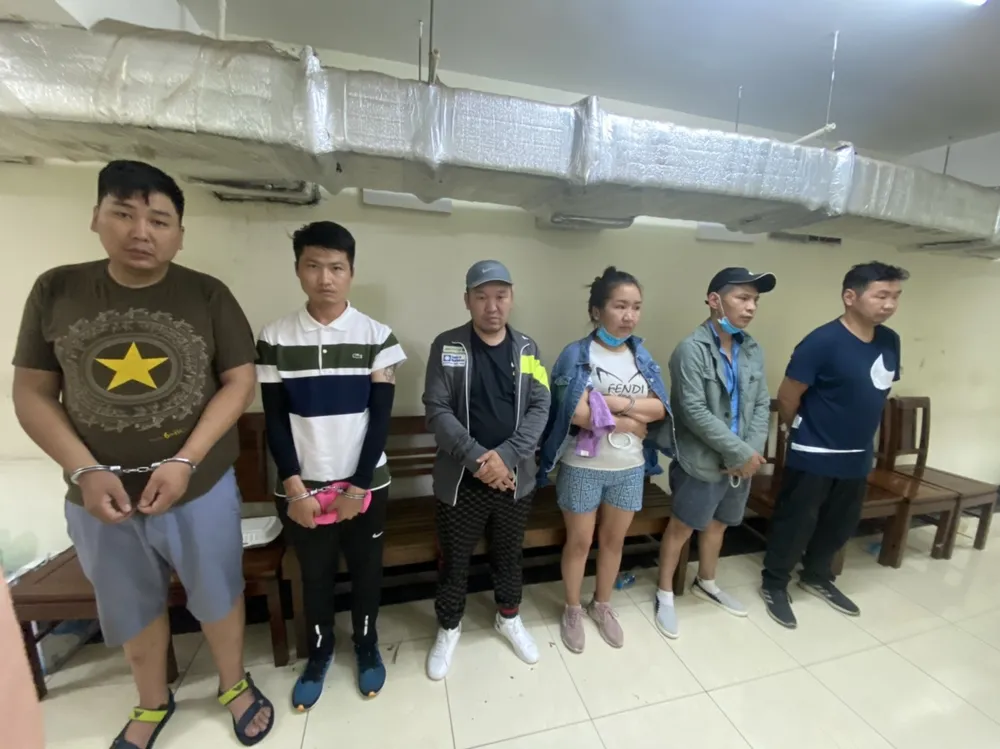 Nhóm người nước ngoài trộm hơn 1 tỷ đồng định trốn sang Campuchia ảnh 1