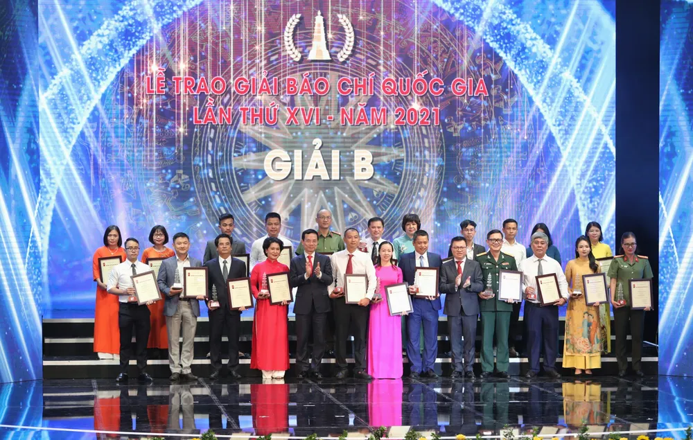 Thủ tướng đề nghị báo chí tích cực hơn trong đấu tranh phòng, chống tham nhũng, tiêu cực ảnh 3