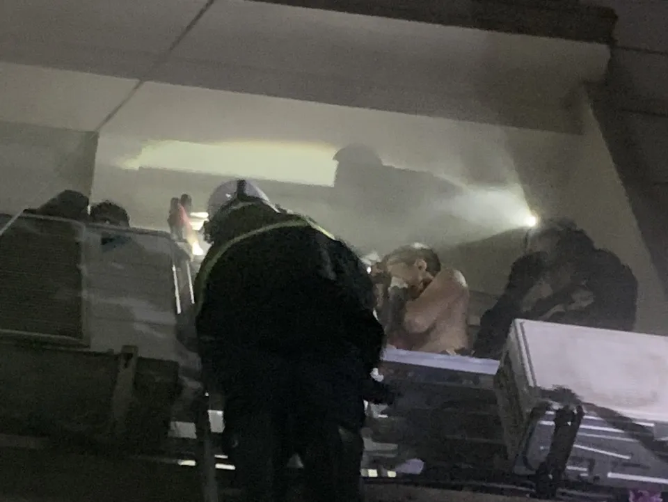 Cháy gian bếp, 4 người trong gia đình được giải cứu lúc rạng sáng ảnh 1