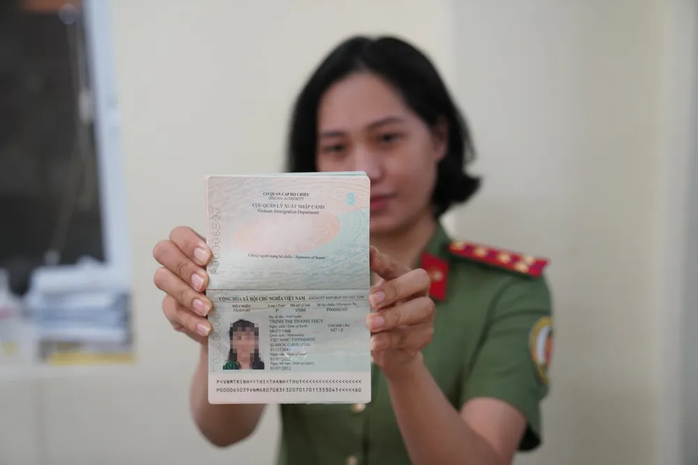 Mẫu hộ chiếu mới có gì khác so với hộ chiếu cũ? ảnh 10