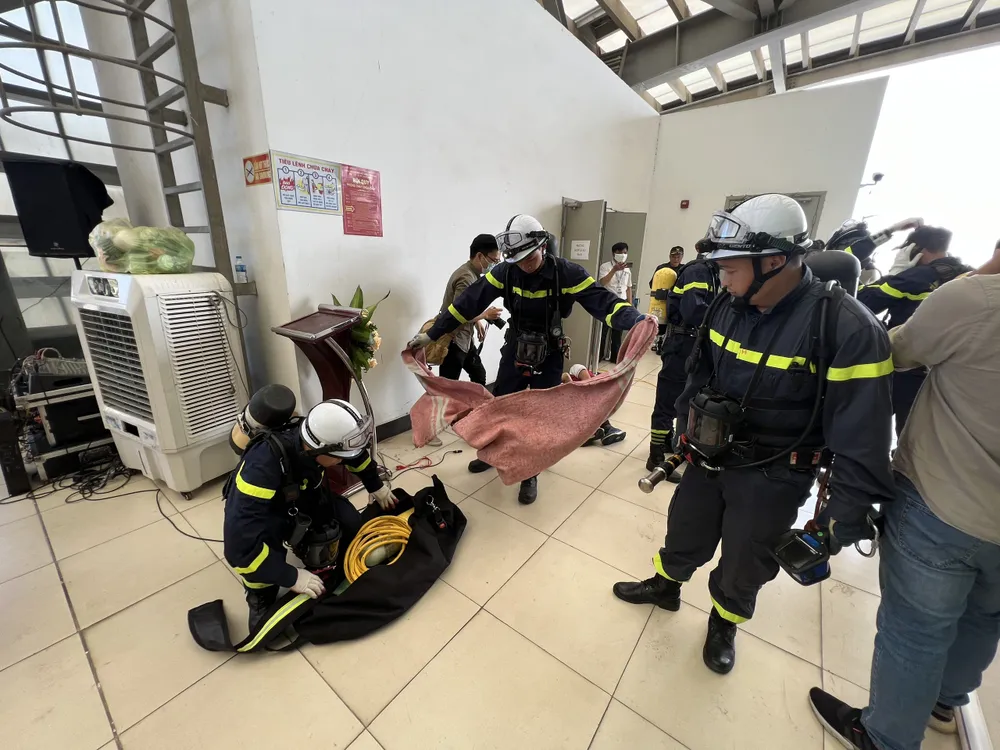 Giả định nhóm người vận chuyển xăng dầu, cồn gây cháy tại nhà ga Yên Nghĩa ảnh 3