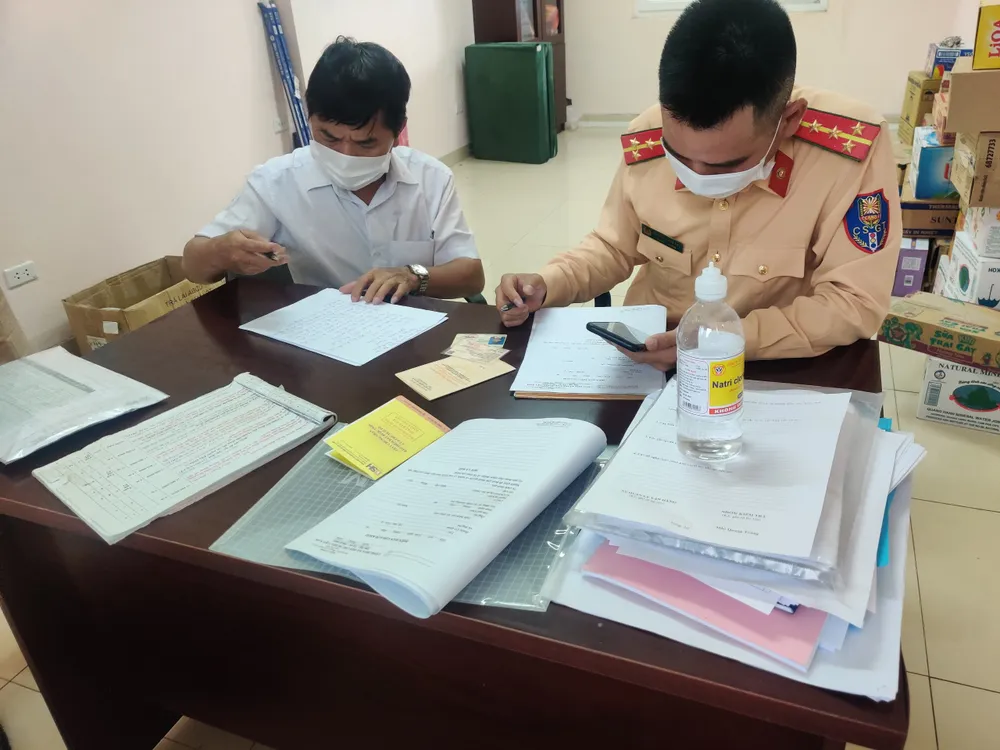 Xử phạt tài xế chạy ngược chiều trên cao tốc Hạ Long - Vân Đồn ảnh 1