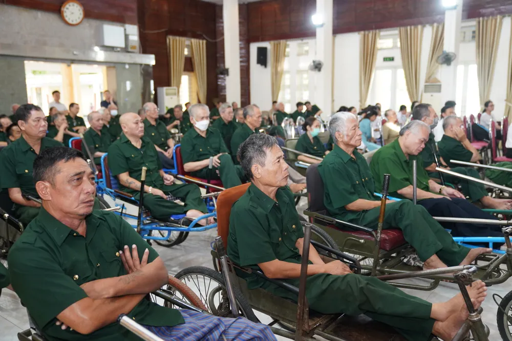 Đoàn công tác Thành ủy TPHCM tri ân người có công tại Phú Thọ và Bắc Ninh ảnh 11