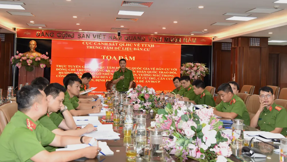 Bộ Công an tọa đàm với gần 10.000 công an cấp xã, tháo gỡ khó khăn về công tác quản lý hành chính ảnh 1