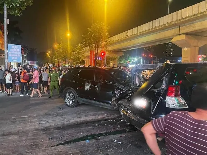 Xe SantaFe tông liên hoàn nhiều xe máy, ô tô, 1 người tử vong tại chỗ ảnh 1