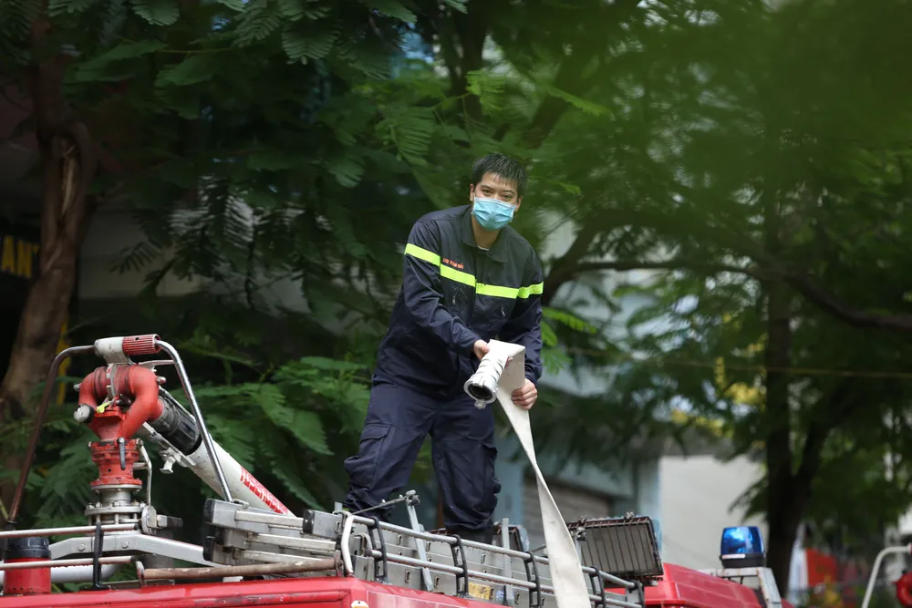 Bộ Công an thông tin về vụ cháy khiến 3 chiến sĩ cảnh sát hy sinh ở quận Cầu Giấy ảnh 10