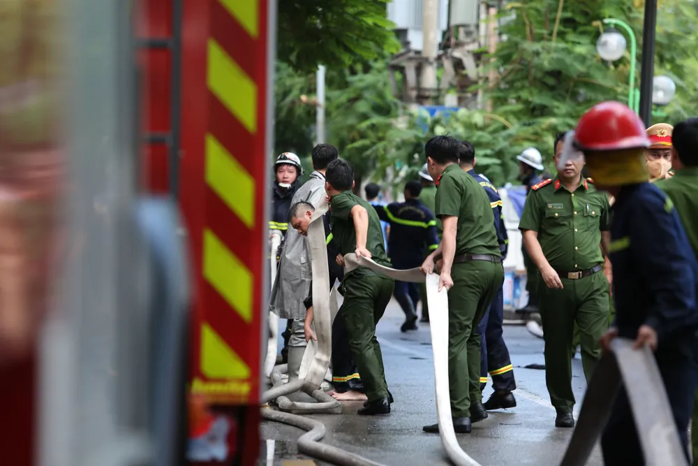 Bộ Công an thông tin về vụ cháy khiến 3 chiến sĩ cảnh sát hy sinh ở quận Cầu Giấy ảnh 8