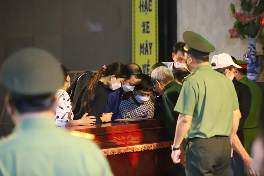 Người thân, bạn bè, đồng đội tiếc thương 3 cán bộ, chiến sĩ cảnh sát hy sinh khi làm nhiệm vụ ảnh 6