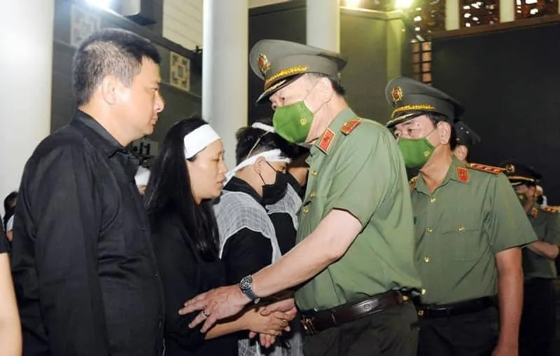 Hành động dũng cảm của các liệt sĩ đã tô thắm truyền thống vẻ vang của lực lượng công an nhân dân ảnh 7