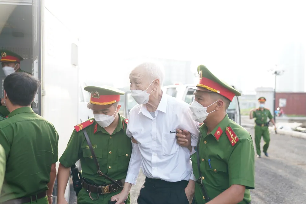 28 bị cáo gây thất thoát tài sản Nhà nước ở tỉnh Bình Dương hầu tòa  ảnh 4