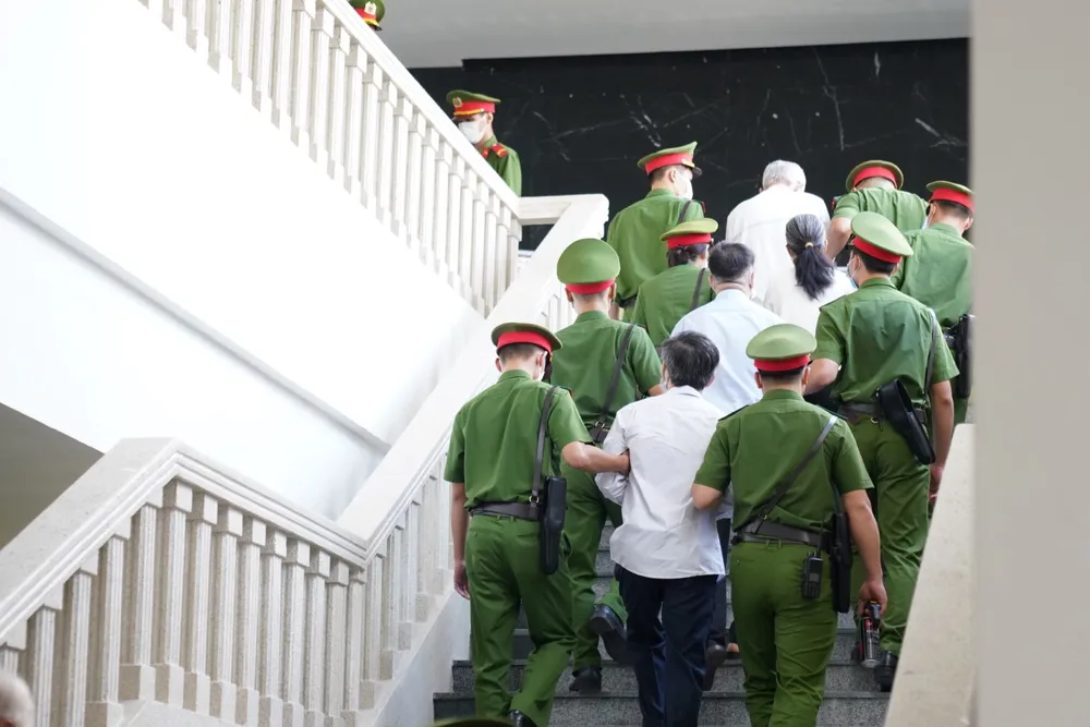 28 bị cáo gây thất thoát tài sản Nhà nước ở tỉnh Bình Dương hầu tòa  ảnh 5