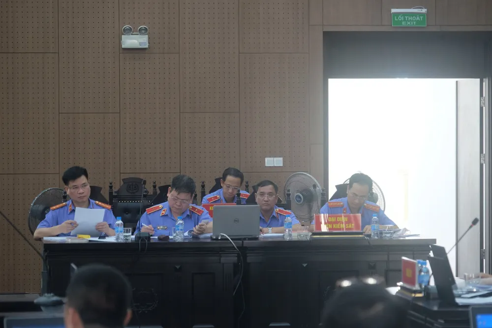 Viện Kiểm sát bác bỏ nhiều quan điểm bào chữa của luật sư trong vụ “bán rẻ” đất vàng ở Bình Dương ảnh 1