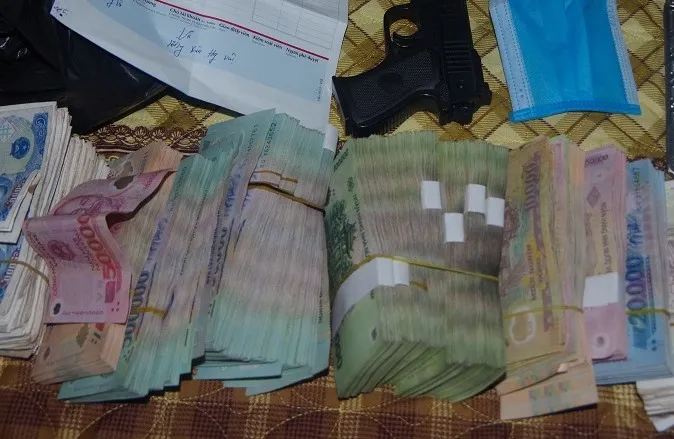 Bắt giữ nghi phạm cướp ngân hàng sau 12 tiếng bỏ trốn ảnh 2