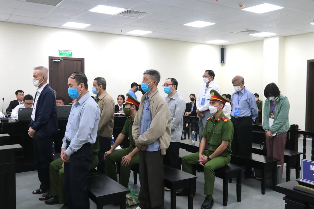 Cựu Thứ trưởng Bộ Y tế Cao Minh Quang nhận trách nhiệm trong vụ biển thủ hơn 3,8 triệu USD ảnh 1