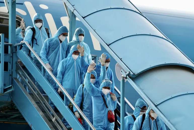 Vụ án "chuyến bay giải cứu" khiến nhiều quan chức bị khởi tố, bắt giam