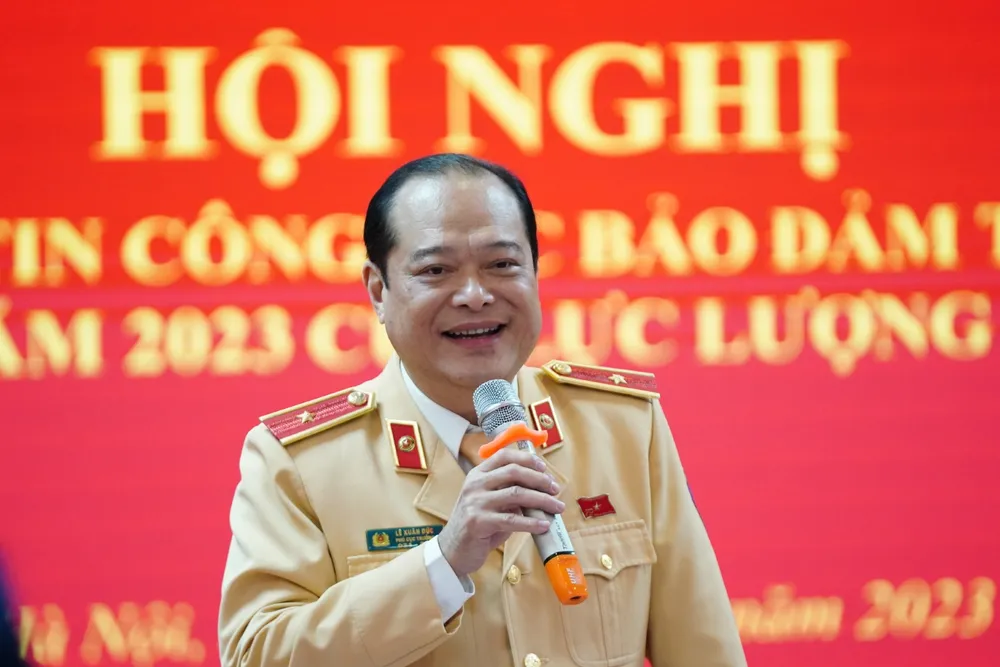 Thiếu tướng Lê Xuân Đức thông tin tại hội nghị. Ảnh: ĐỖ TRUNG