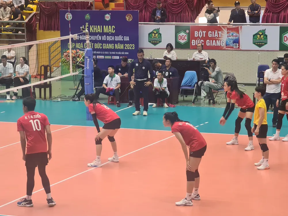 Bích Tuyền (số 10) thi đấu ấn tượng bên phía Ninh Bình LienVietPostBank Bích Tuyền (số 10) thi đấu ấn tượng bên phía Ninh Bình LienVietPostBank