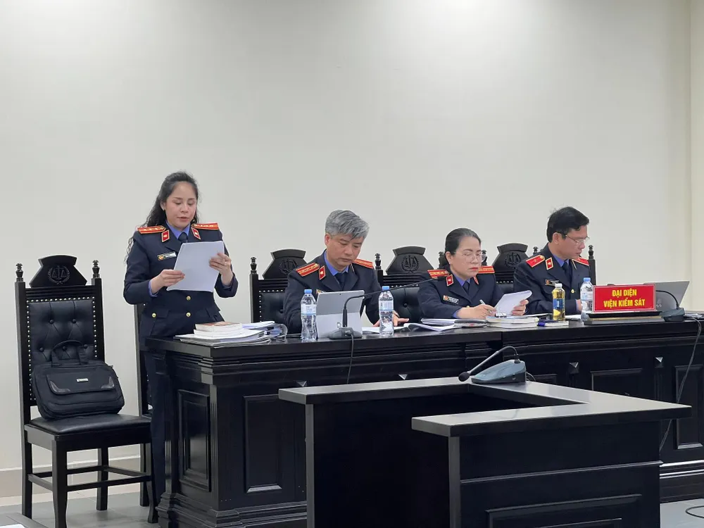 Đại diện Viện Kiểm sát đọc bản luận tội. Ảnh: GIA KHÁNH