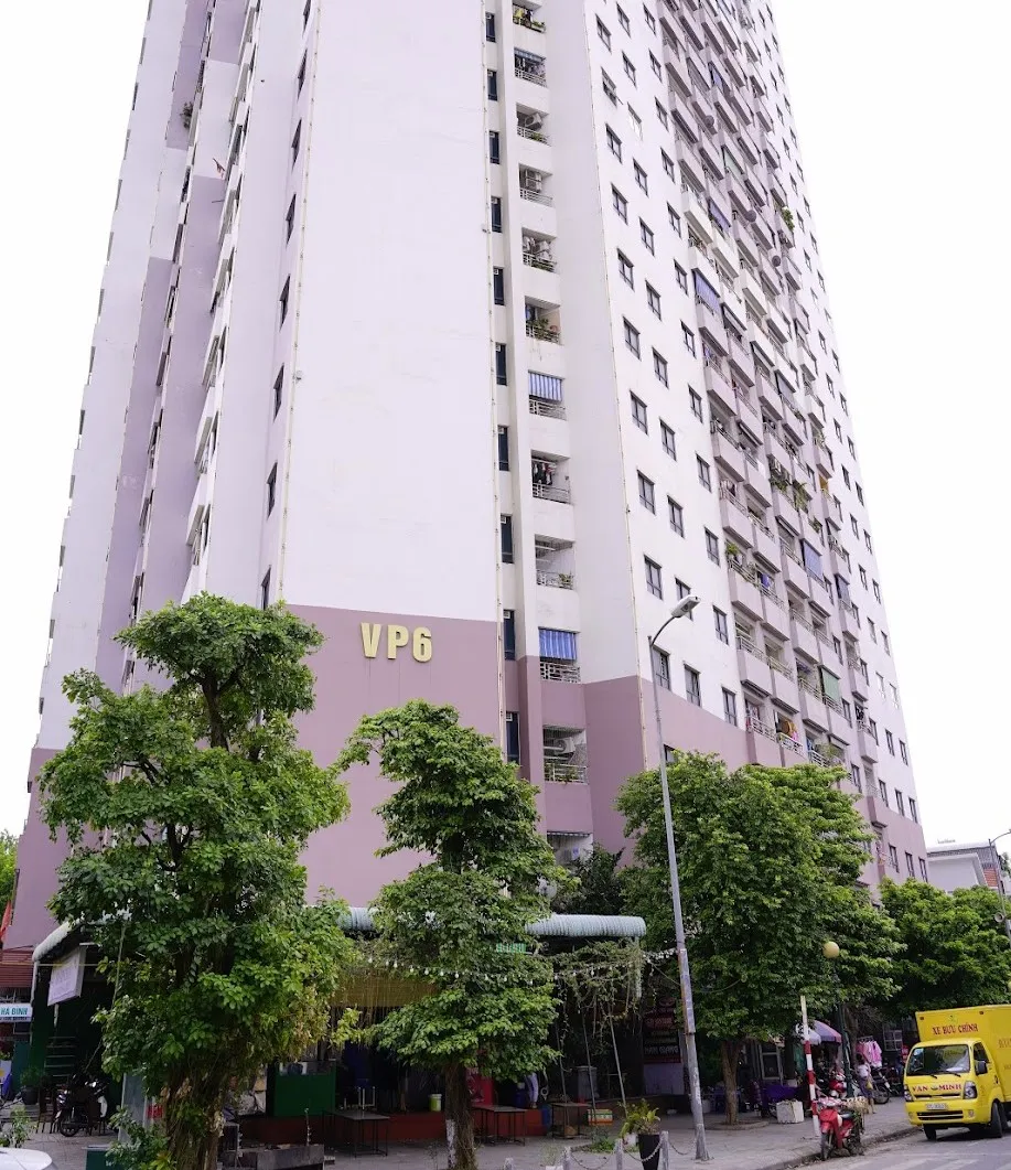 Dự án VP6 cạnh hồ Linh Đàm. Ảnh: ĐỖ TRUNG